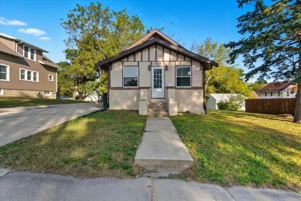 1710 College Street, Cedar Falls, IA 50613