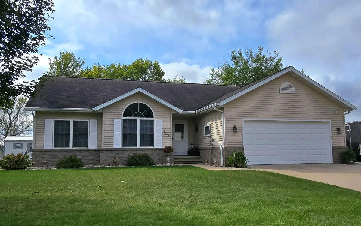 109 Meadow Lane Drive, Sumner, IA 50674 - Image #1