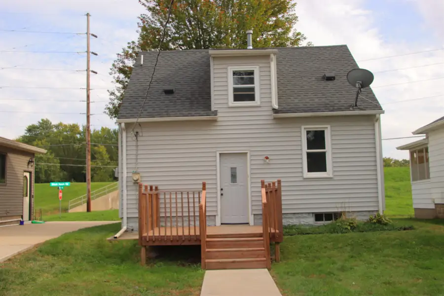 330 Black Hawk Rd, Waterloo, IA 50701 - Image #2