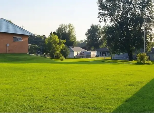 418 SE 7th Avenue, Oelwein, IA 50662