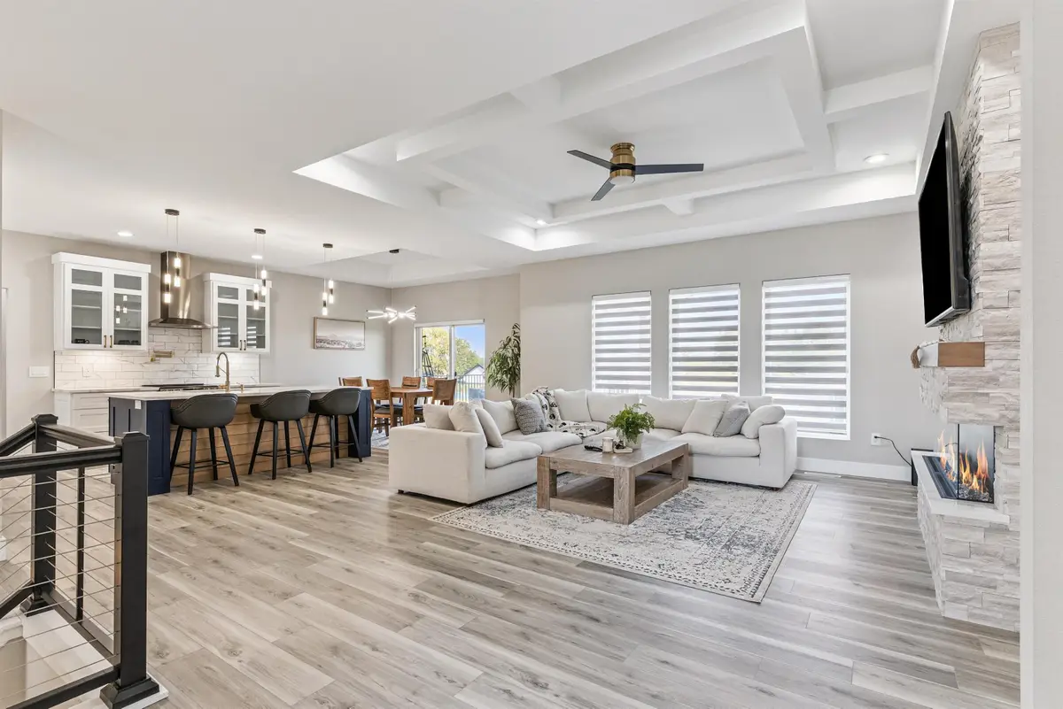 122 Kestrel Circle, Waterloo, IA 50701 - Image #1