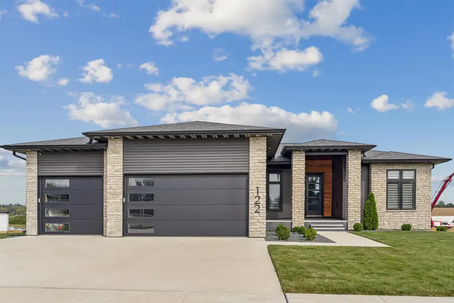 122 Kestrel Circle, Waterloo, IA 50701 - Image #2