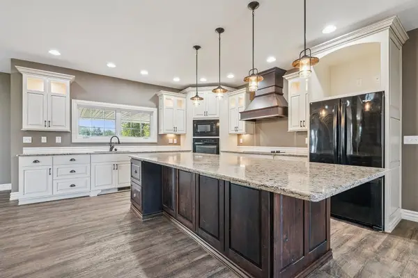 1911 Honey Creek Rd., Manchester, IA 52057