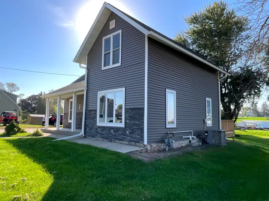 211 Fisher Avenue, Ossian, IA 52161 - Image #2