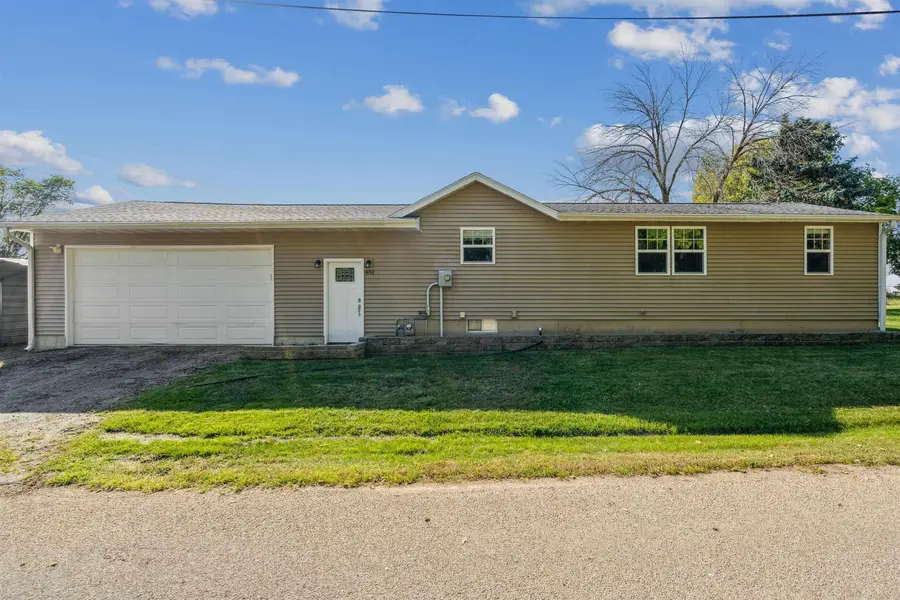 401 Brush Avenue, Urbana, IA 52345 - Image #3