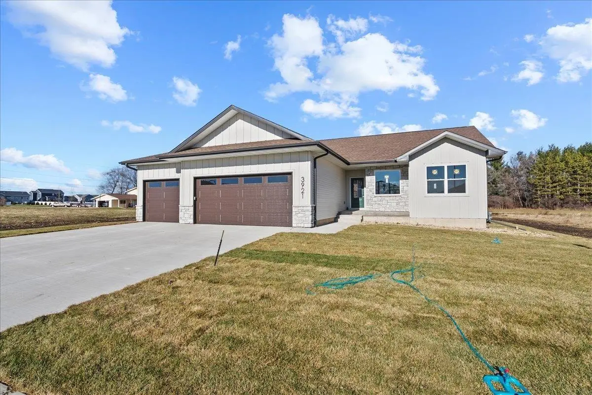 3921 Broomfield Drive, Cedar Falls, IA 50613 - Image #1