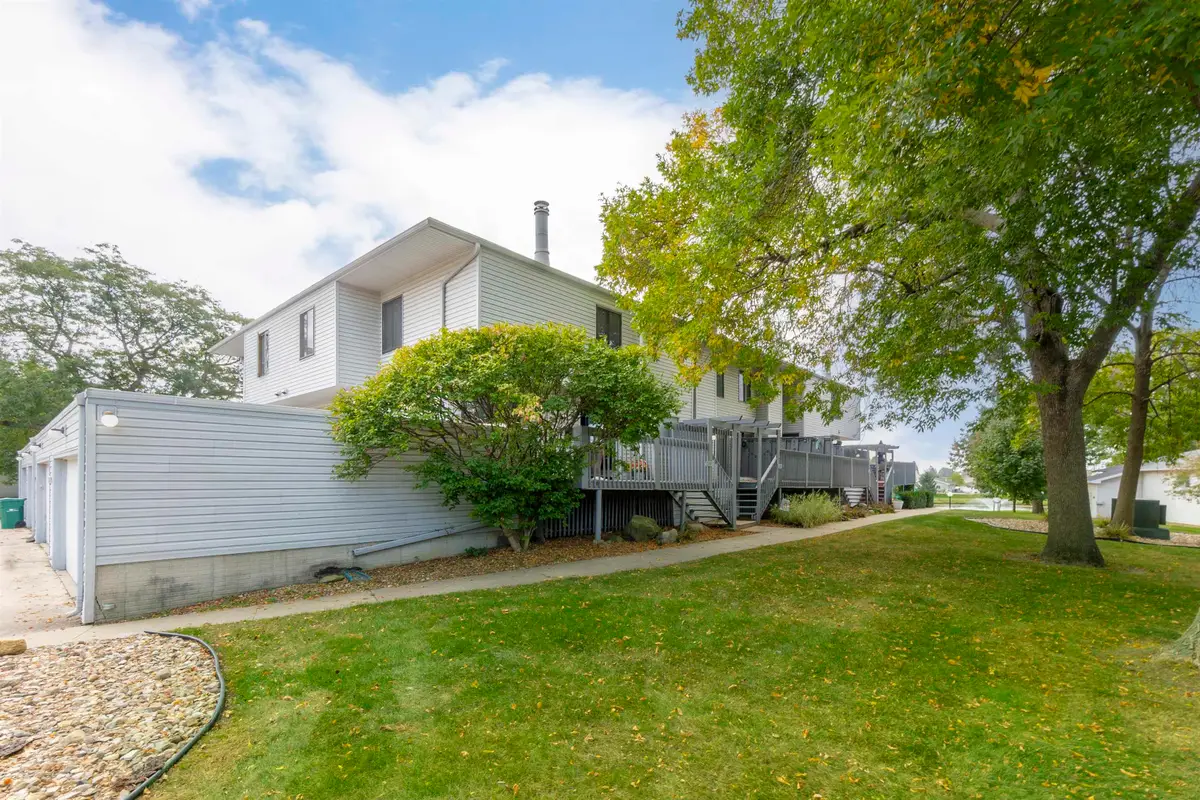 2203 Sky Line Drive, Waterloo, IA 50701 - Image #1