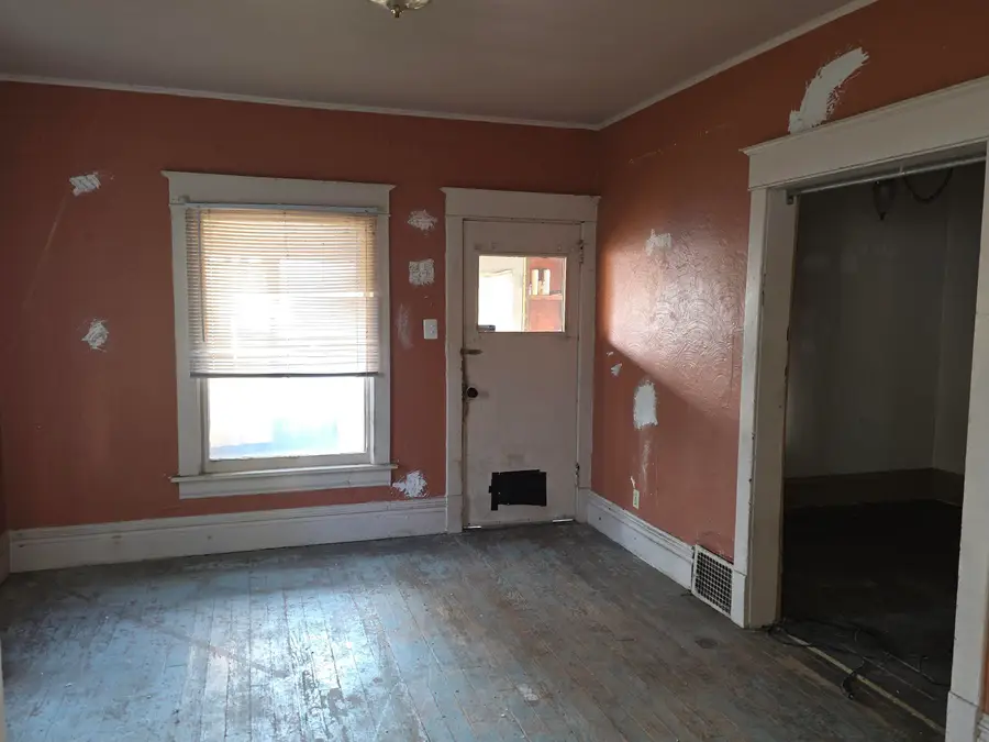 914 Lincoln Street, Waterloo, IA 50703 - Image #2