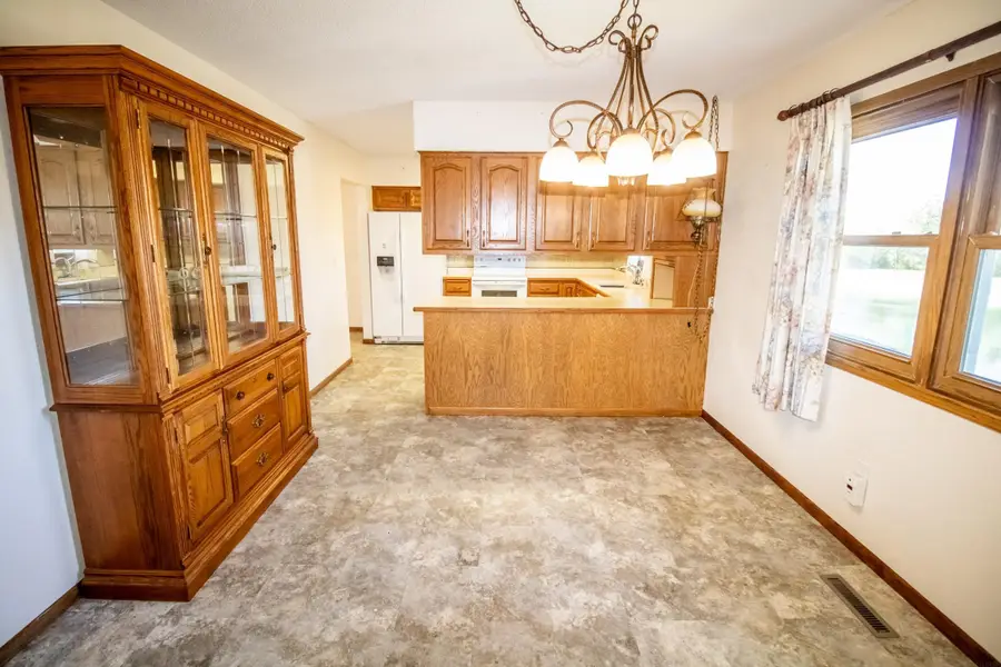 410 Lakeside Dr Drive, Fairbank, IA 50629 - Image #3