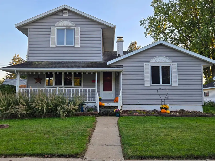 711 Winneshiek Avenue, Decorah, IA 52101 - Image #2