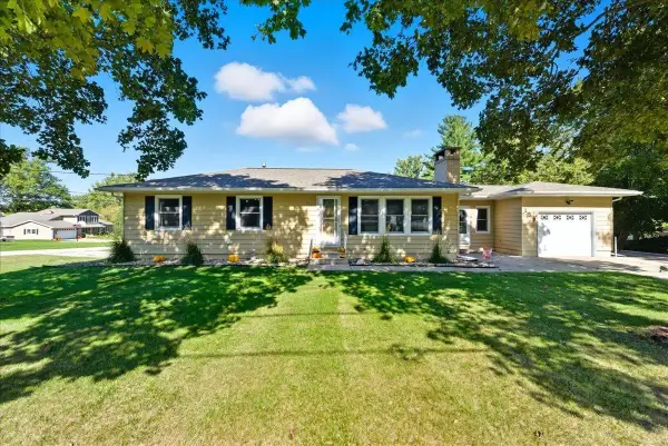 156 W Orange Road, Waterloo, IA 50701