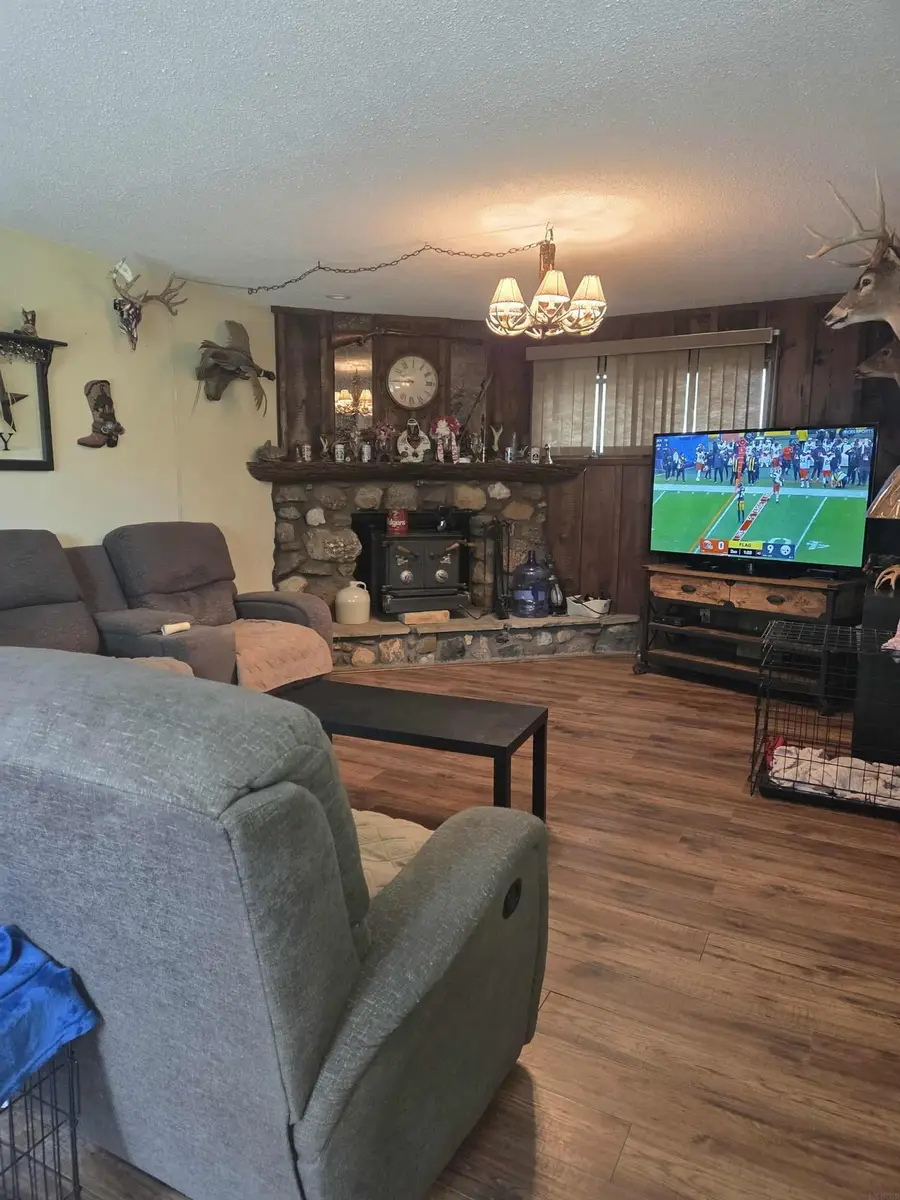 717 3rd Ave Ne, Oelwein, IA 50662 - Image #2