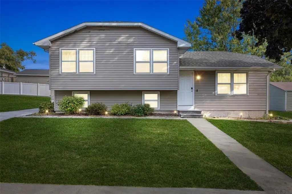 3816 Monterey Dr Drive, Waterloo, IA 50701 - Image #1