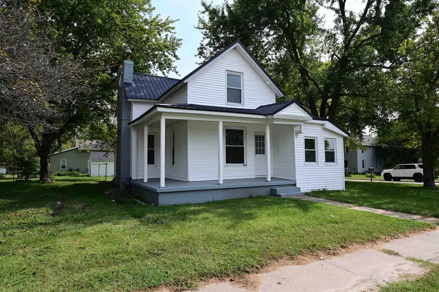 712 S 3rd Street, Manchester, IA 52057 - Image #2