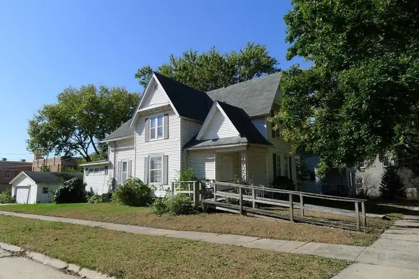 106 7th Avenue, Charles City, IA 50616