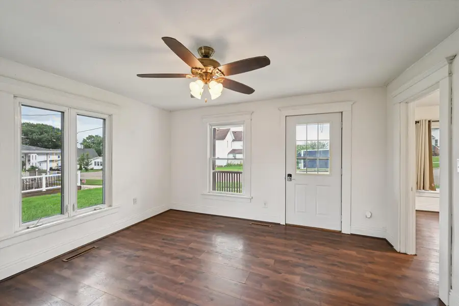 112 E Tuttle Street, Norway, IA 52318 - #3