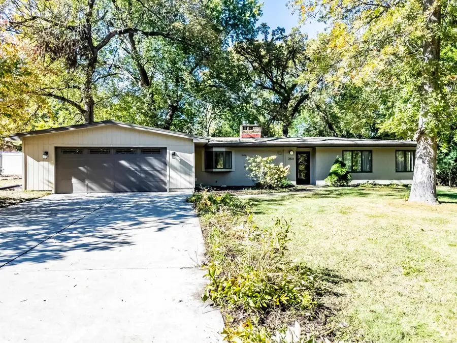 2513 Ashland Avenue, Cedar Falls, IA 50613 - Image #2