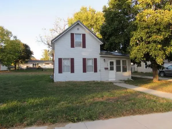 812 E Howard Street, Manchester, IA 52057