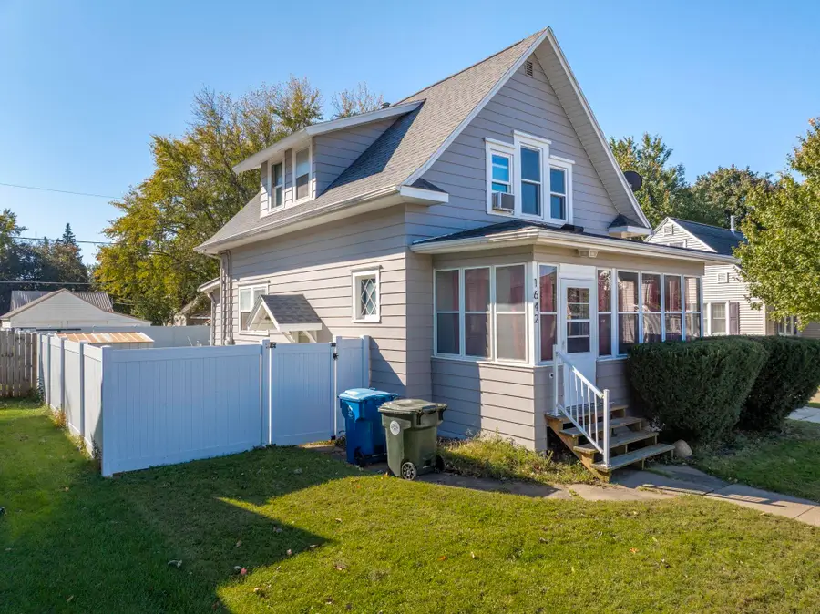 1642 Bertch Ave, Waterloo, IA 50702 - Image #2
