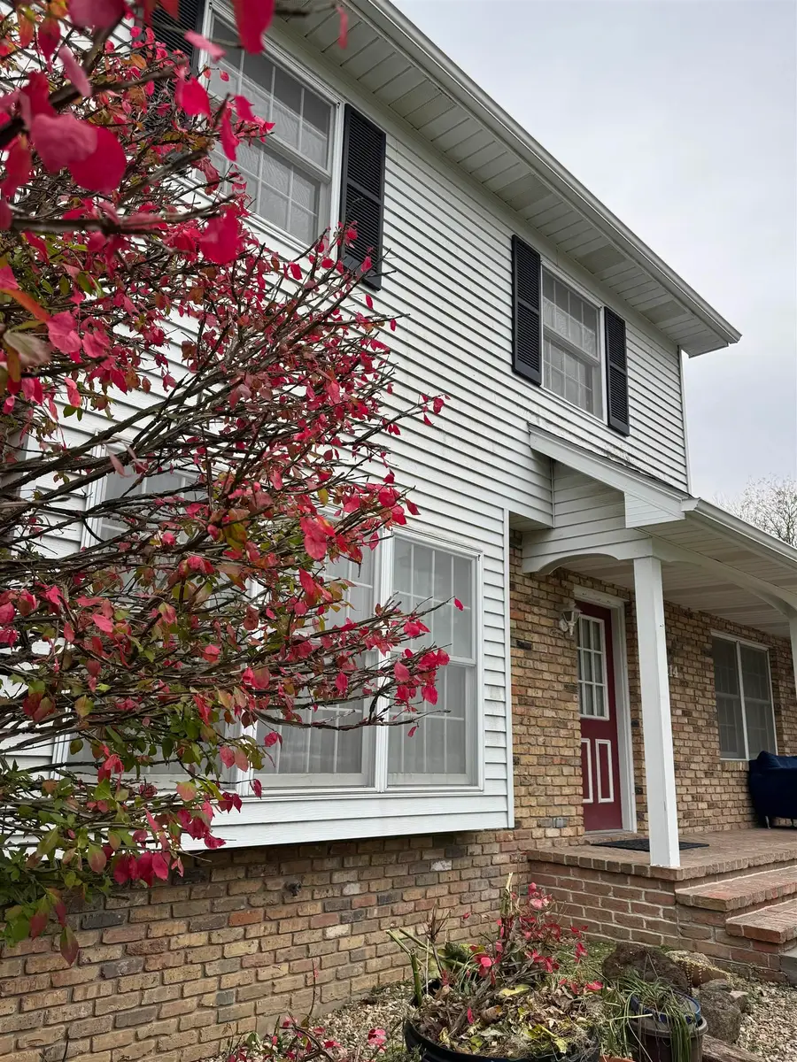 214 Valley Dr, La Porte City, IA 50651 - #2