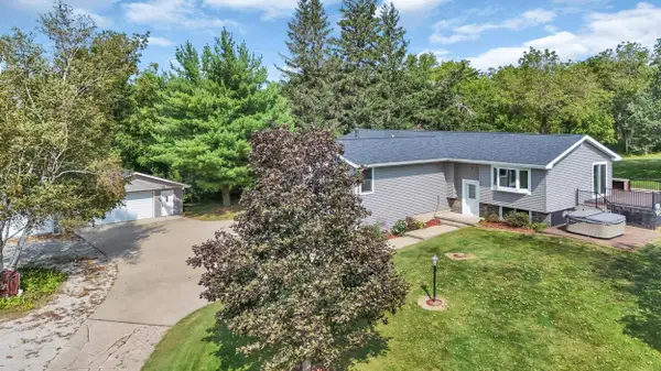 2713 61st Street Lane, Vinton, IA 52349