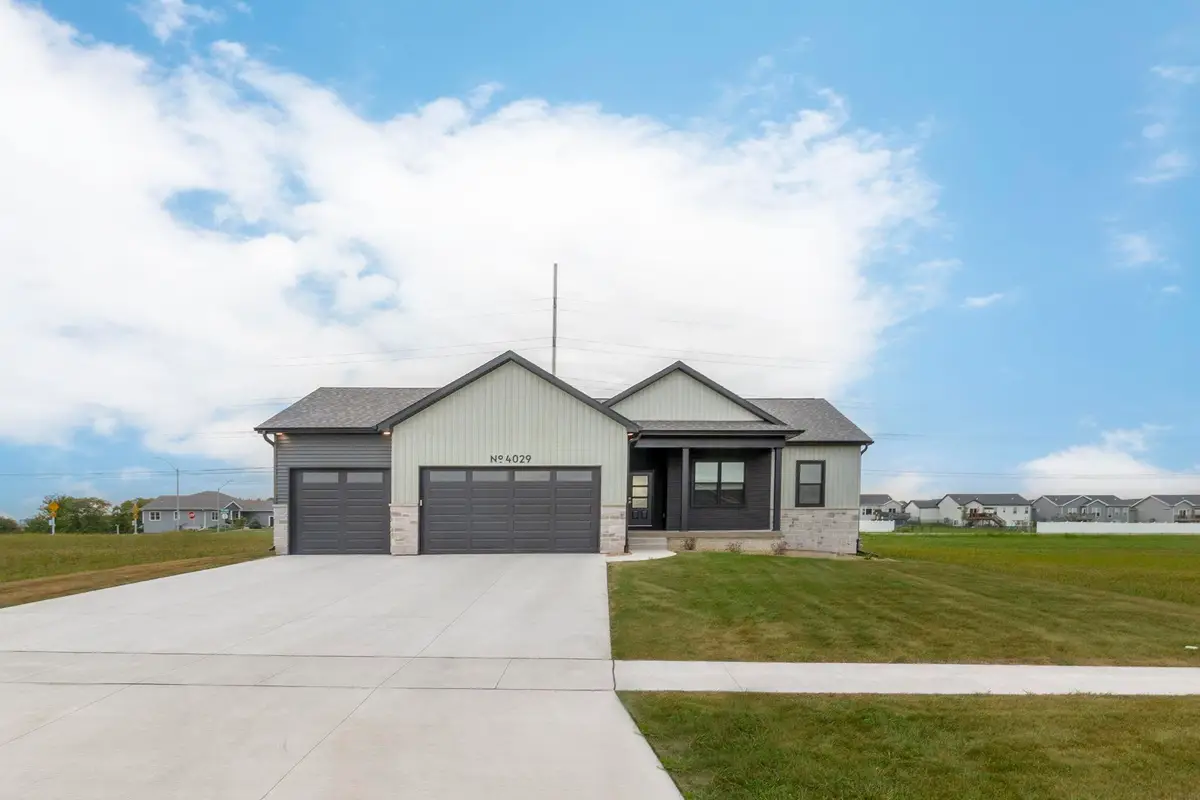 4017 Broomfield Drive, Cedar Falls, IA 50613 - Image #1