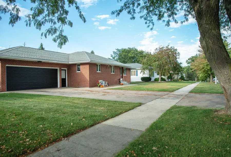 2308 W Bremer Ave, Waverly, IA 50677 - Image #3