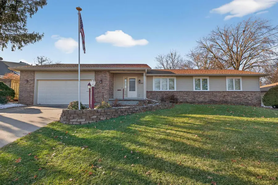 2204 Easley Street, Waterloo, IA 50702 - Image #2