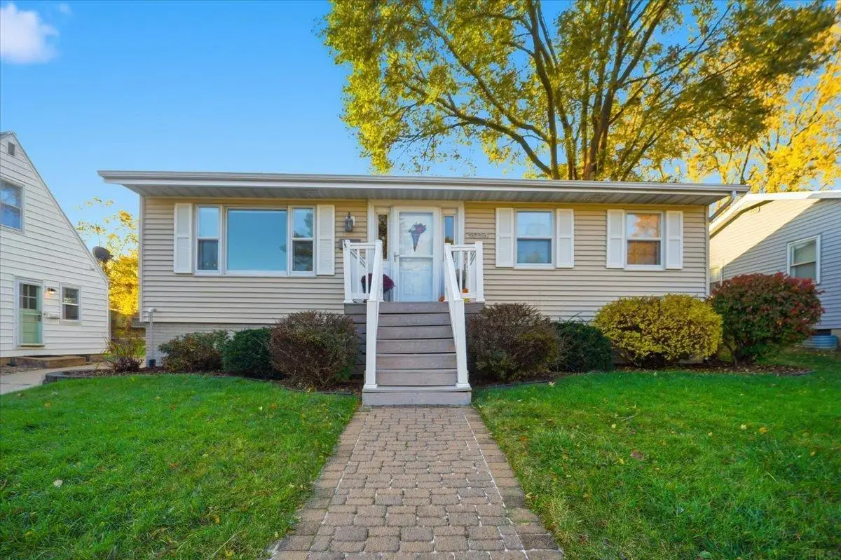 1014 W 8th Street, Cedar Falls, IA 50613 - #1