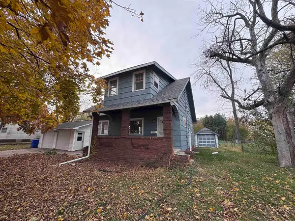 906 N Frederick, Oelwein, IA 50662