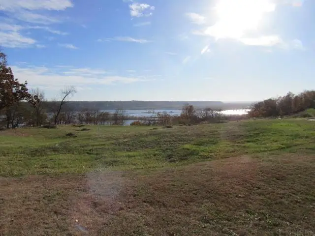 137 Royal Oaks Ct, Guttenberg, IA 52052 - Image #2