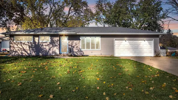 3930 Scenic Drive, Waterloo, IA 50701