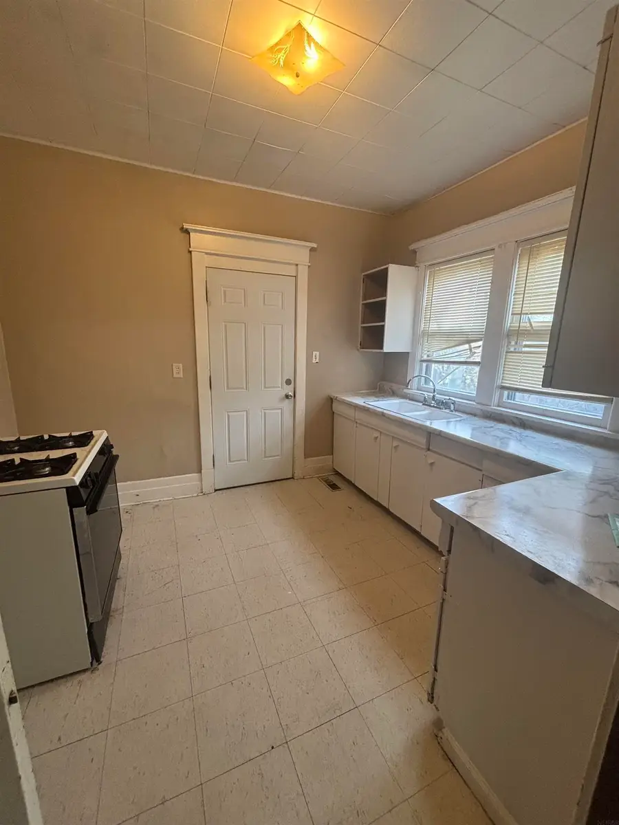 821 W Mullan Avenue, Waterloo, IA 50701 - Image #3