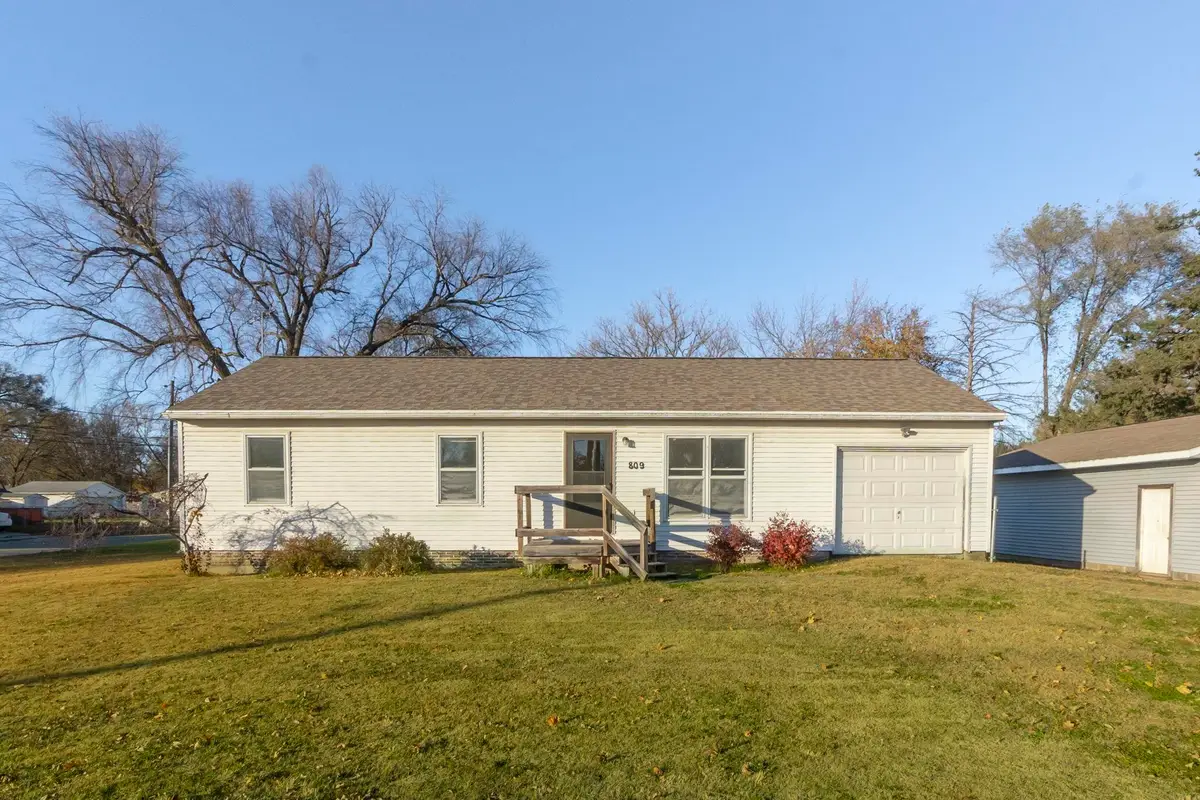 809 Central Ave Avenue, Evansdale, IA 50707 - #1