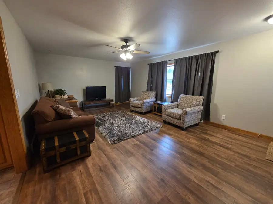 1208 N 2nd Street, Manchester, IA 52057 - Image #2