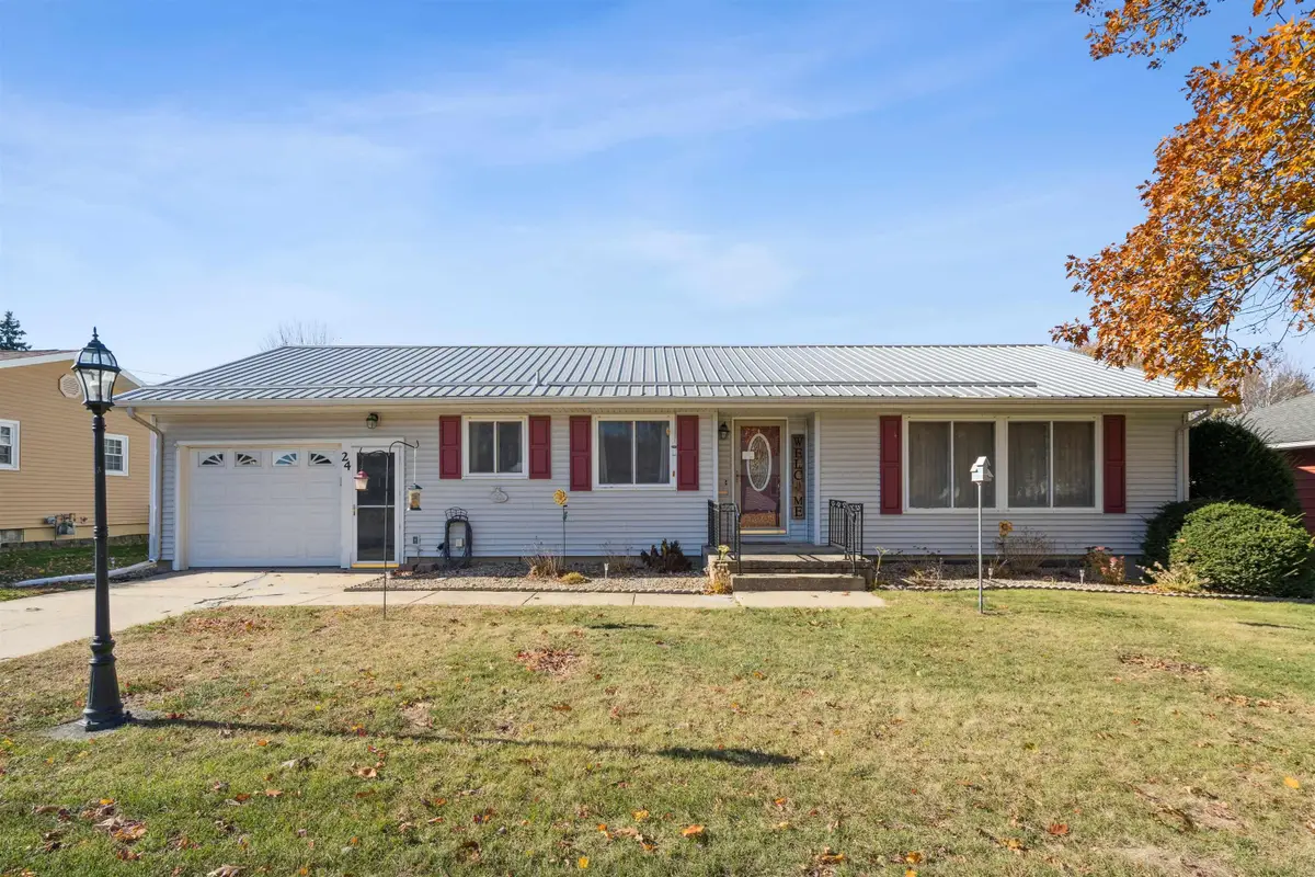 24 12th Ave Se, Oelwein, IA 50662 - Image #1