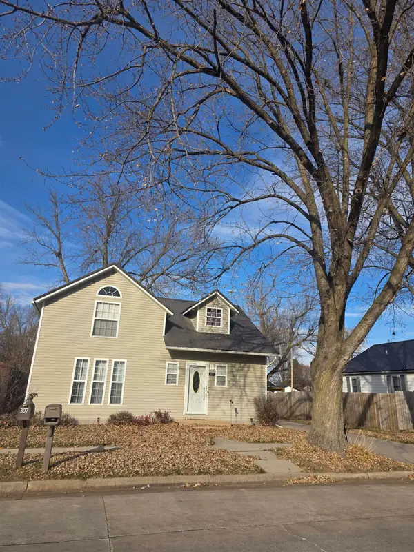 305 W Dunkerton St, Dunkerton, IA 50626