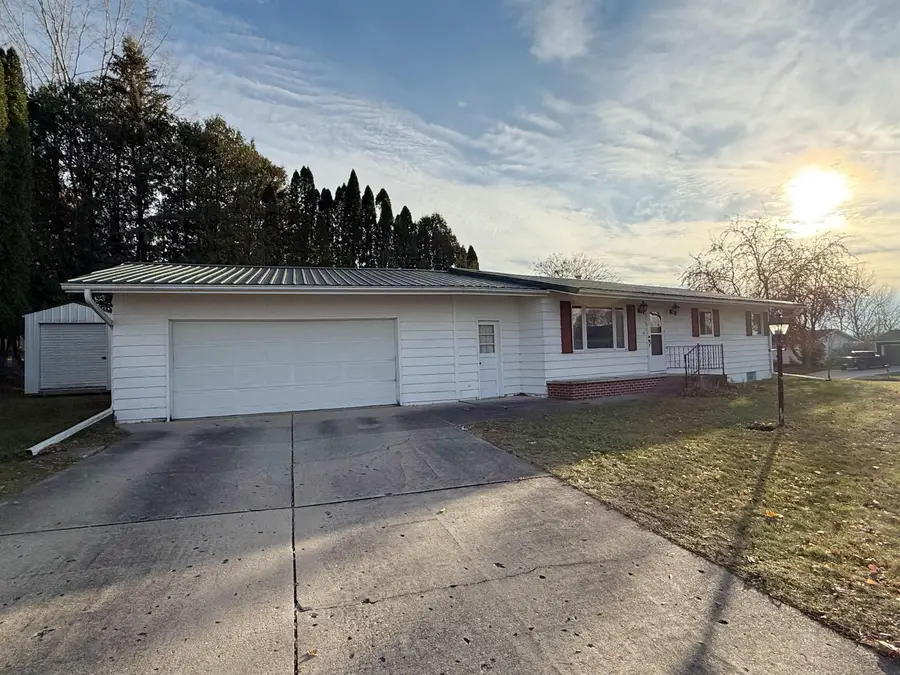 1306 Skyline Drive, Decorah, IA 52101 - Image #2