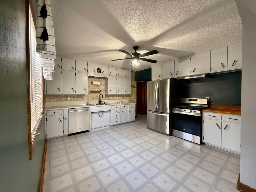 1219 Hammond Avenue, Waterloo, IA 50702 - Image #2