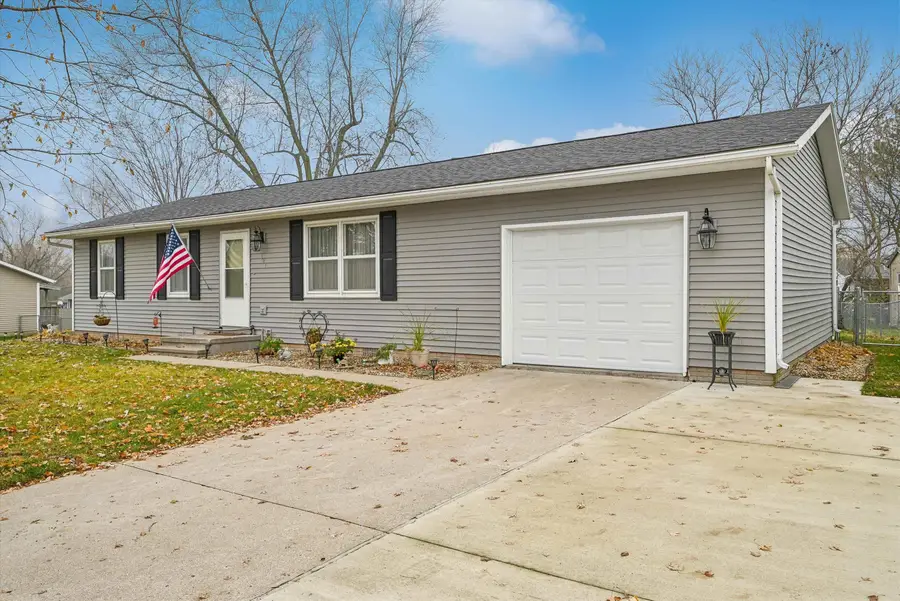 601 Maplewood Drive, Center Point, IA 52213 - Image #2