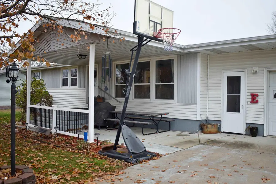 205 7th St. E, Riceville, IA 50466 - Image #3