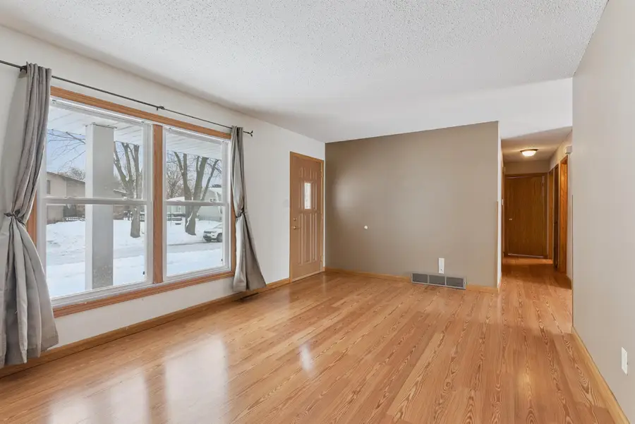 3917 Del Matro Road, Waterloo, IA 50701 - Image #3