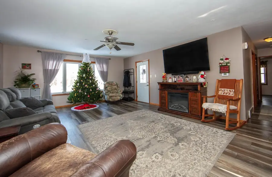 4548 E Washburn, Washburn, IA 50702 - Image #2