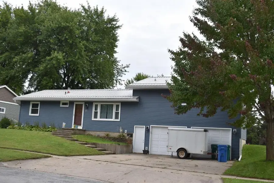 221 Prestien Dr, Denver, IA 50622 - Image #2