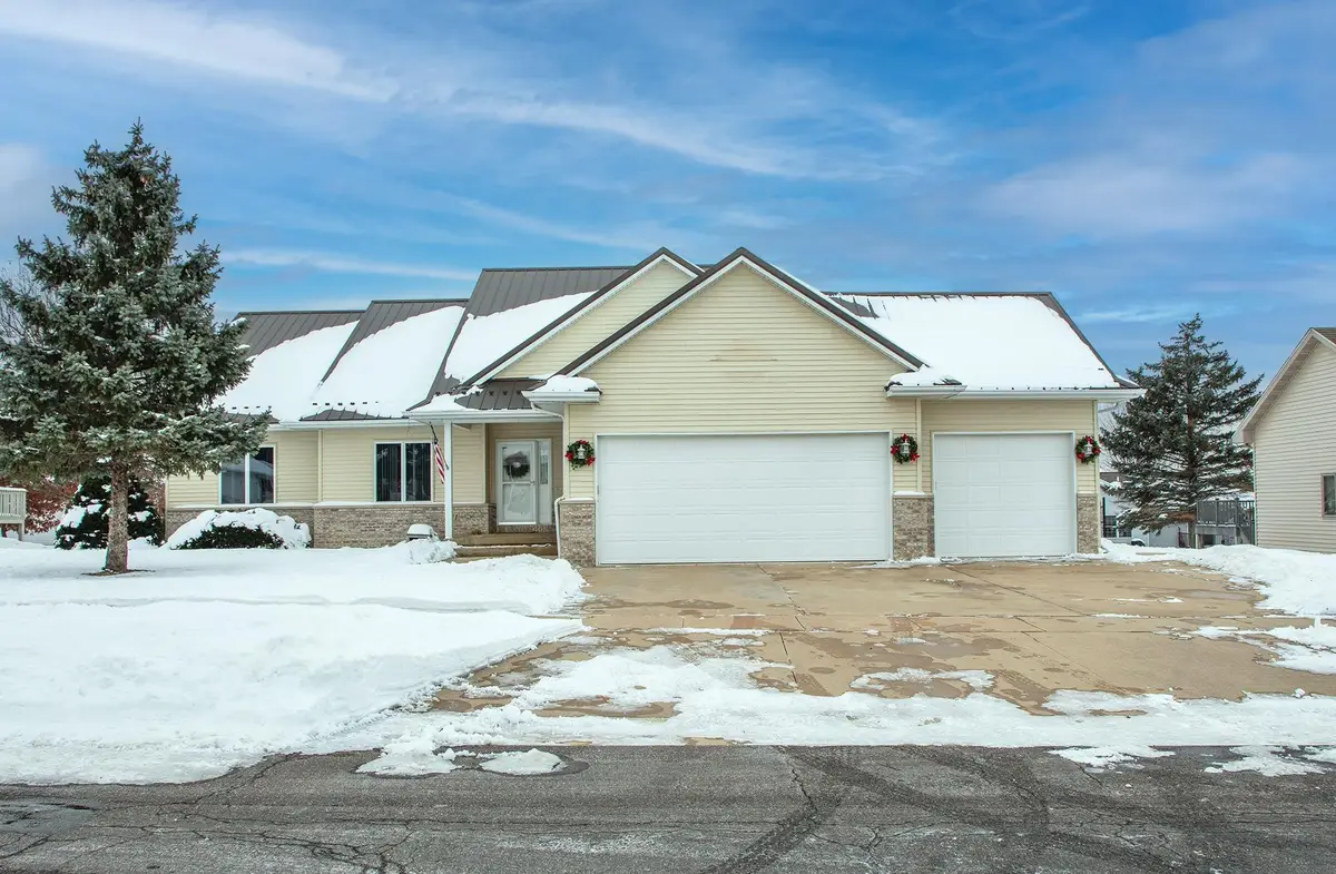 1211 Dalton Drive, Waverly, IA 50677 - Image #1