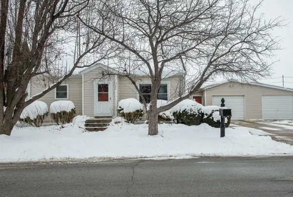 722 NW 3rd St, Waverly, IA 50677