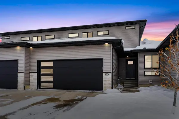 1220 Loren Drive, Cedar Falls, IA 50613