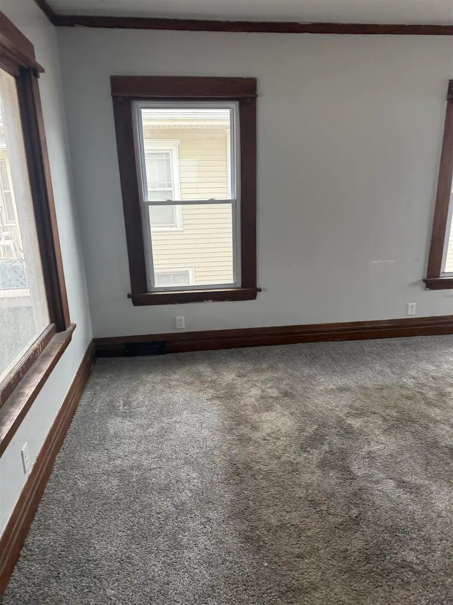1116 W Mullan Avenue, Waterloo, IA 50701 - #3