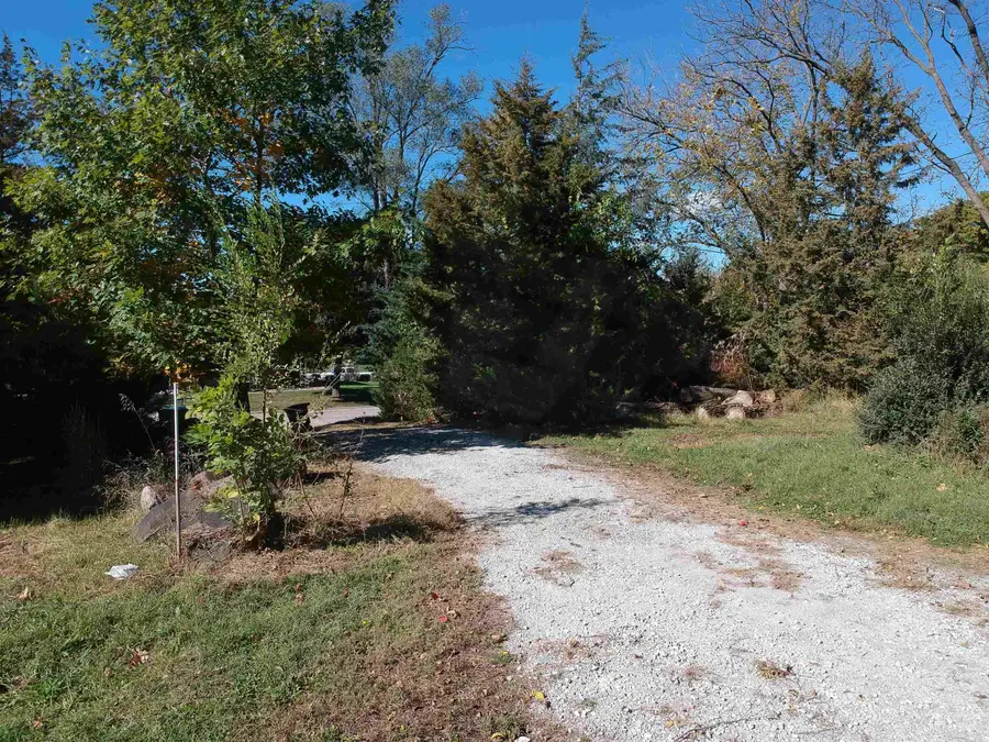 301 S Hackett Road, Waterloo, IA 50701 - Image #2