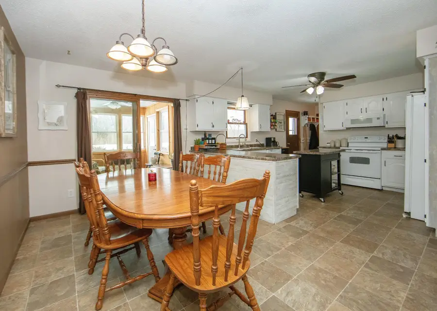 906 Beaver, New Hartford, IA 50660 - Image #2